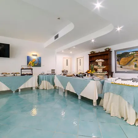 America Hotel 4*